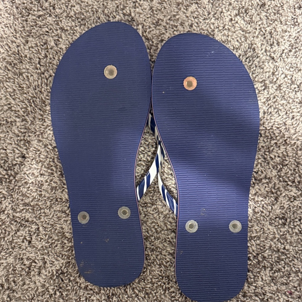 NWOT🐢Vera Bradley Navy Flip Flops with Turtle Print - Picture 2 of 2